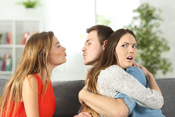 النساء قد يتقبلن الخيانة ولكن لا يتقبلن الزواج الثاني