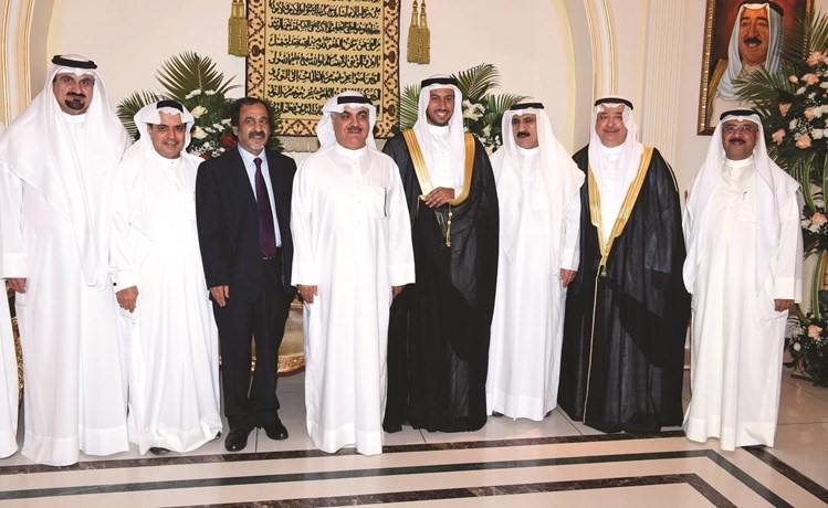 المعرس م.محمد عبدالرضا دشتي مع الاهل في لقطة تذكارية ﻿