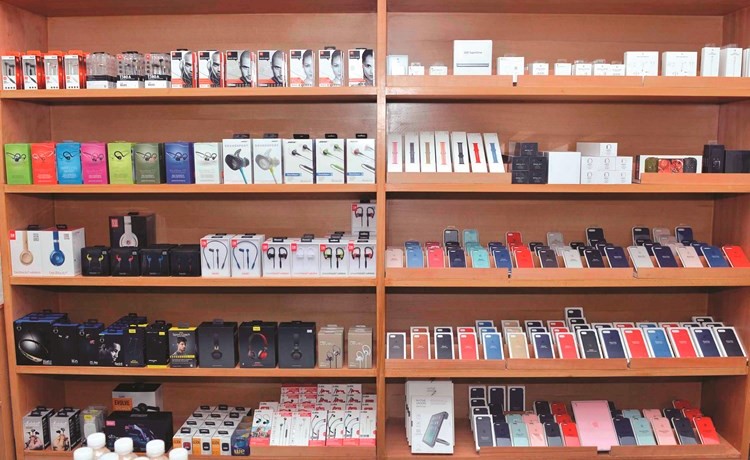 جانب من المعروضات في اتش آند اس﻿