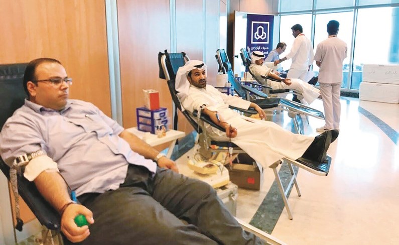 جانب من تبرع موظفي الراجحي بالدم﻿