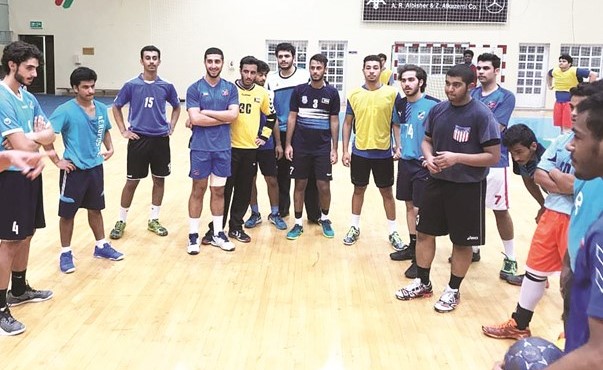 في احد اجتماعات منتخبنا لفئة الشباب قبل التدريب اليومي ﻿