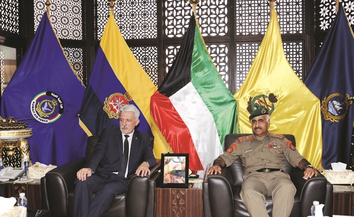 الفريق الركن محمد الخضر مستقبلا سفير أوكرانيا فلاديمير تولكاش﻿
