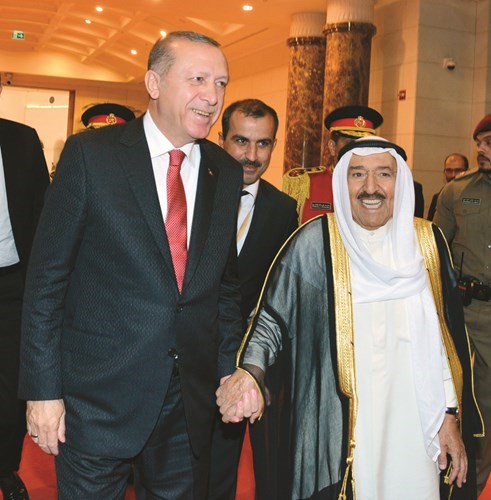 صاحب السمو الأمير الشيخ صباح الأحمد مستقبلا الرئيس التركي رجب طيب أردوغان﻿