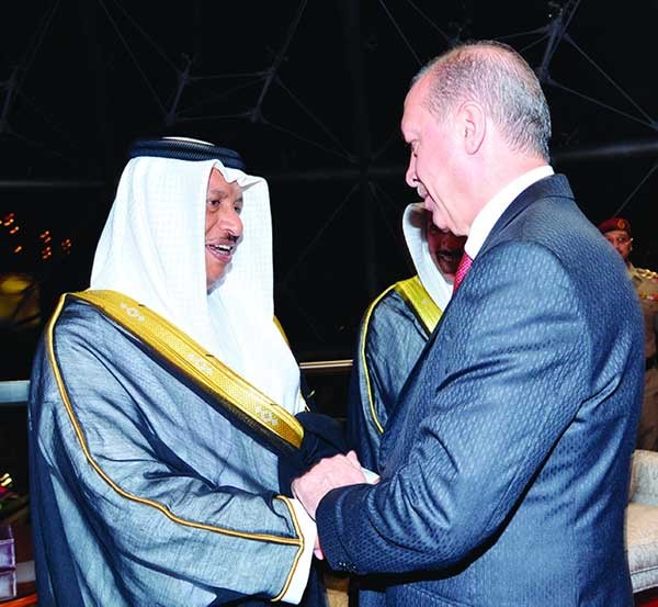  الرئيس التركي رجب طيب اردوغان يصل الى الكويت وفي استقباله سمو الشيخ جابر المبارك
