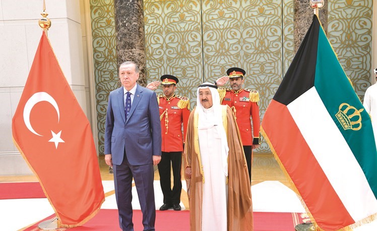 صاحب السمو الأمير الشيخ صباح الأحمد مودعا الرئيس التركي رجب طيب أردوغان﻿