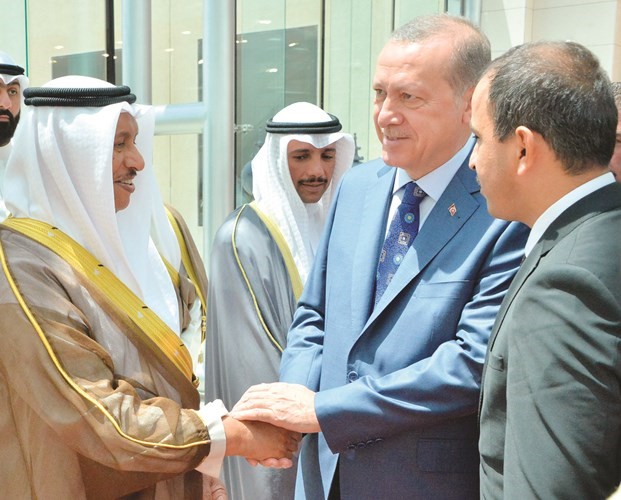 مرزوق الغانم وسمو الشيخ جابر المبارك في وداع الرئيس التركي ﻿
