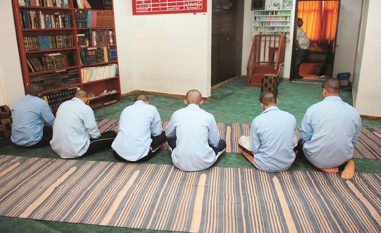 الصلاة وقراءة القرآن في دور رعاية الأحداث﻿