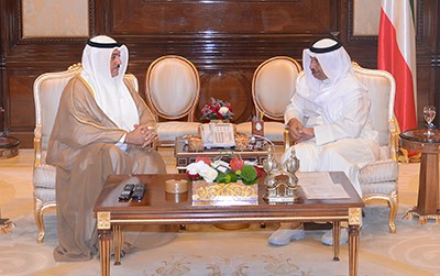 سمو رئيس الوزراء الشيخ جابر المبارك مستقبلا سالم الأذينة