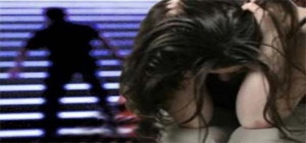 هددها بنشر صورها الفاضحة فأستدرجته للعيادة ثُم!