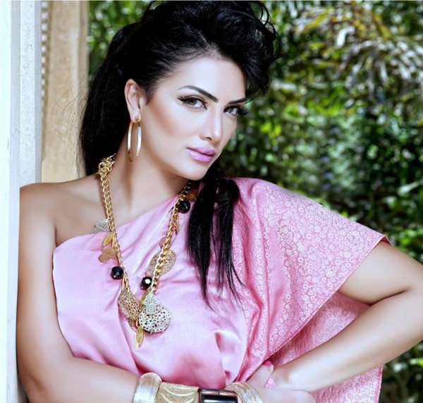 مي عز الدين آخرهن: خمس نجمات خضعن لجراحة تجميل الأنف والنتيجة صادمة