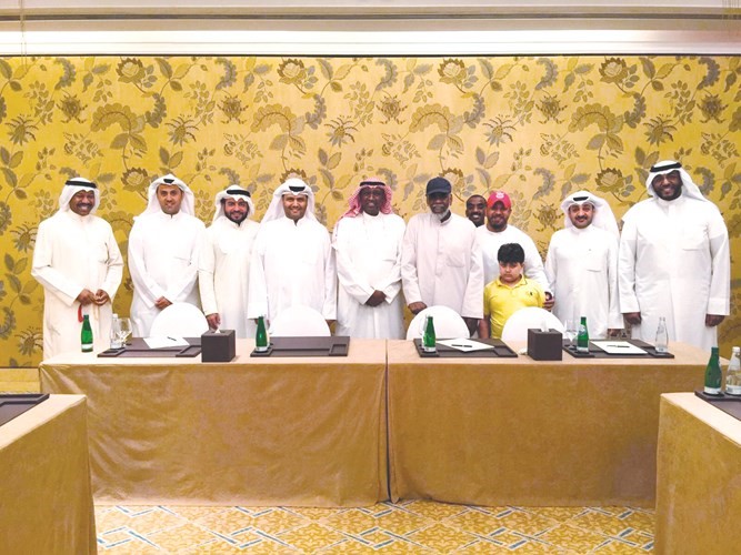 العميد ركن عماد أمان خلال اجتماعه مع المرضى الكويتيين المبتعثين في الامارات ﻿