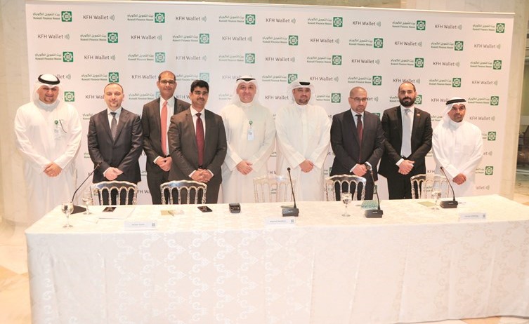 لقطة جماعية لمسؤولي بيتك وماستركارد ﻿