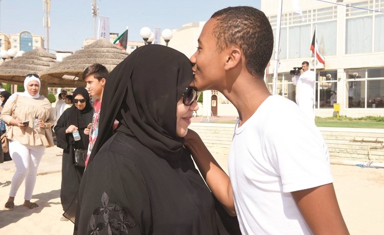 قبلة على الجبين قبيل المغادرة ﻿