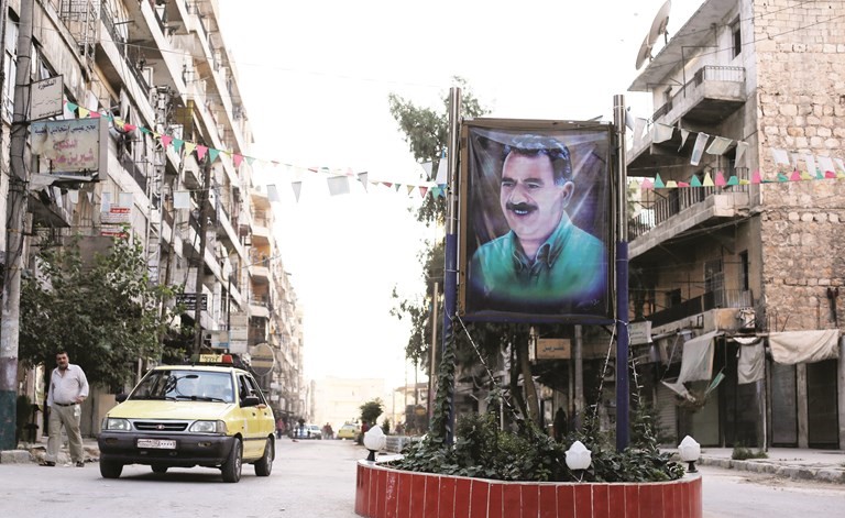 صورة عبدالله أوجلان تتوسط حي الشيخ مقصود وسط حلب﻿