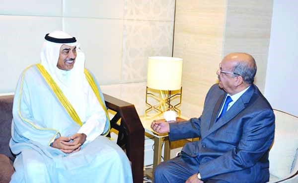 الشيخ صباح الخالد خلال لقائه وزير الشؤون الخارجية الجزائري عبدالقادر مساهل