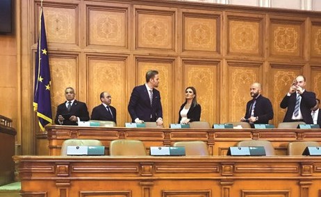 د.سحر نصر خلال زيارتها لمقر البرلمان الروماني ﻿