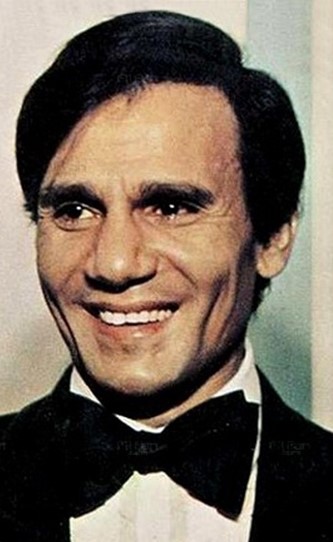 حفيد عبدالحليم حافظ يستعد لدخول عالم الغناء.. شاهد وسامته