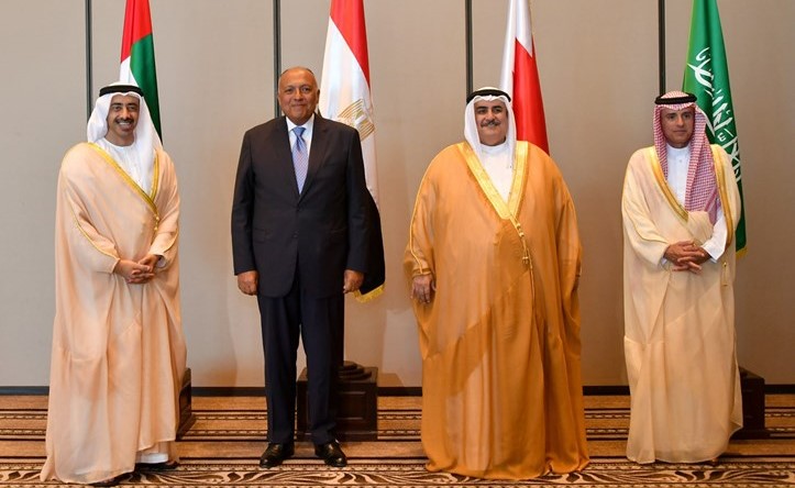 صورة جماعية لوزراء خارجية السعودية عادل الجبير والبحرين الشيخ خالد آل خليفة ومصر سامح شكري والإمارات الشيخ عبدالله بن زايد آل نهيان عقب اجتماع المنامة امس﻿