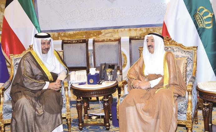 صاحب السمو الأمير الشيخ صباح الأحمد خلال استقباله سمو رئيس الوزراء الشيخ جابر المبارك﻿