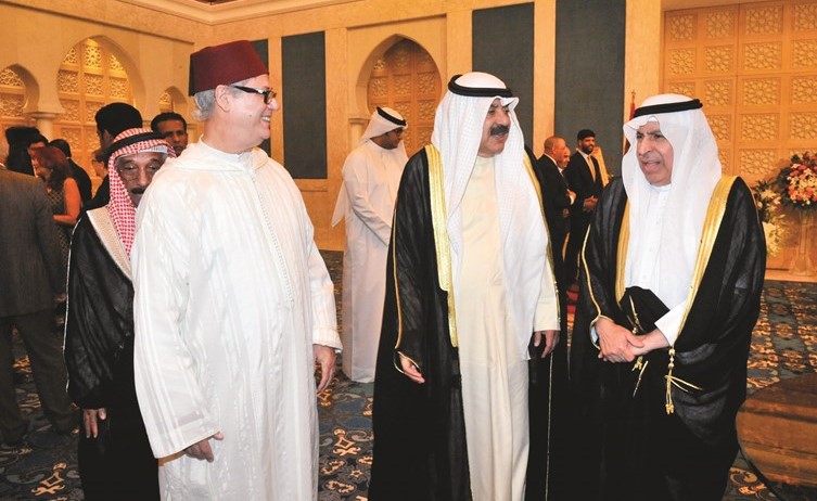 خالد الجارالله والسفيرالسعودي د.عبدالعزيز الفايز والسفير المغربي جعفر حكيم خلال الحفل﻿