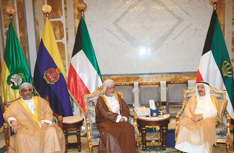 صاحب السمو الأمير خلال استقباله يوسف بن علوي بحضور السفير العماني﻿