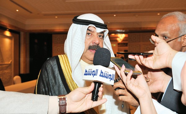 خالد الجارالله متحدثا للصحافيين	 (زين علام)
