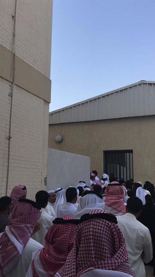 بالفيديو والصور.. ازدحام في اروقة «التطبيقي» لتقديم التظلمات من نسب القبول.. والهيئة: رفعنا النسب لمحدودية المقاعد