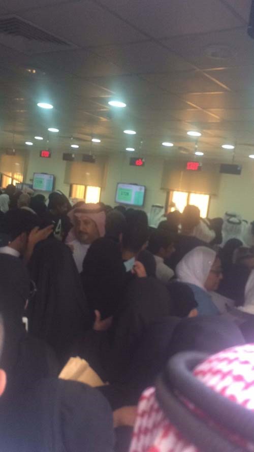 بالفيديو والصور.. ازدحام في اروقة «التطبيقي» لتقديم التظلمات من نسب القبول.. والهيئة: رفعنا النسب لمحدودية المقاعد