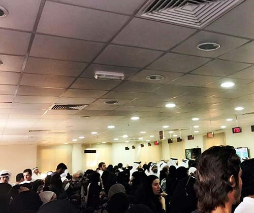 بالفيديو والصور.. ازدحام في اروقة «التطبيقي» لتقديم التظلمات من نسب القبول.. والهيئة: رفعنا النسب لمحدودية المقاعد