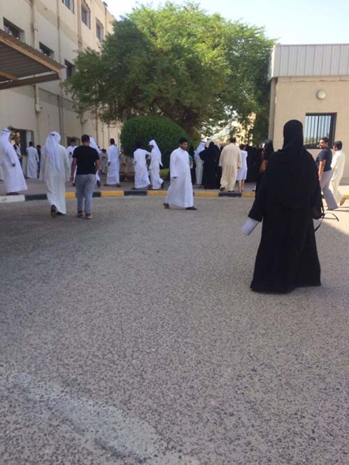 بالفيديو والصور.. ازدحام في اروقة «التطبيقي» لتقديم التظلمات من نسب القبول.. والهيئة: رفعنا النسب لمحدودية المقاعد