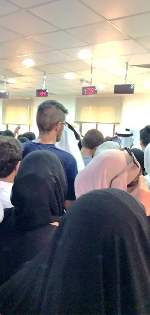 بالفيديو والصور.. ازدحام في اروقة «التطبيقي» لتقديم التظلمات من نسب القبول.. والهيئة: رفعنا النسب لمحدودية المقاعد