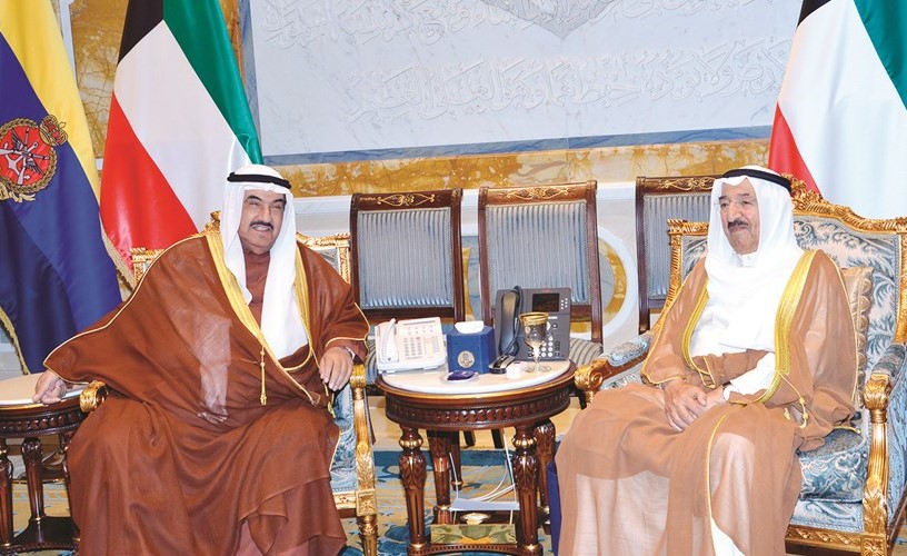صاحب السمو الأمير الشيخ صباح الأحمد مستقبلا سمو الشيخ ناصر المحمد ﻿