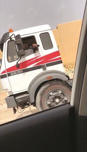 التنكر توقف في المنطقة غير المأهولة﻿