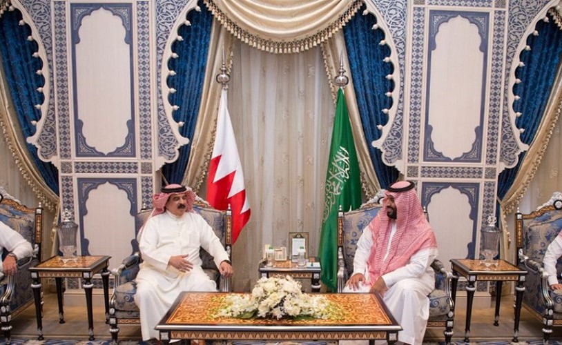نائب خادم الحرمين الشريفين صاحب السمو الملكي الأمير محمد بن سلمان مستقبلا الملك حمد بن عيسى ملك البحرين في جدة(واس)﻿