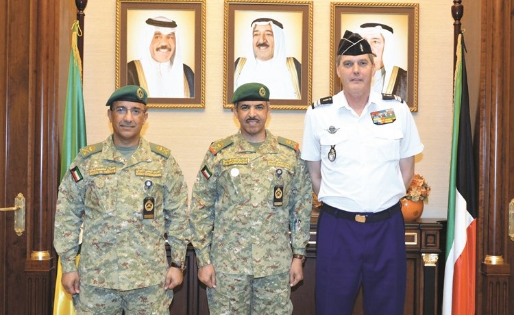 اللواء فالح شجاع واللواء جمال ذياب مع الضيف الفرنسي﻿
