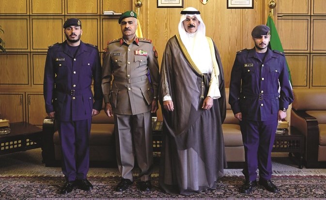 الشيخ محمد الخالد يتوسط الفريق الركن محمد الخضر والملازمين جراح خالد عبدالرزاق وعبدالله جواد عبدالكريم
