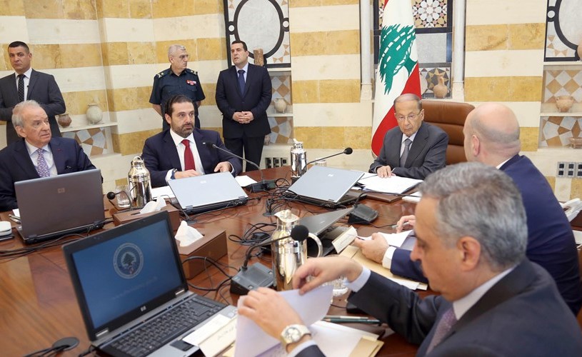 الرئيس العماد ميشال عون مترئسا جلسة مجلس الوزراء في بعبدا أمس(محمود الطويل) ﻿