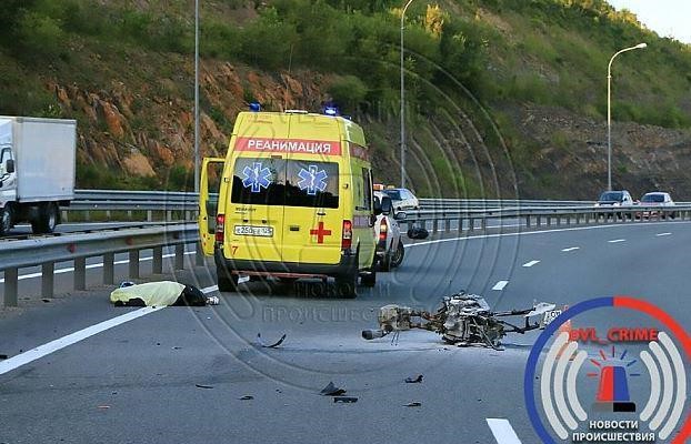 بالفيديو والصور.. حادث يتسبب في وفاة أجمل سائقة دراجة نارية في روسيا
