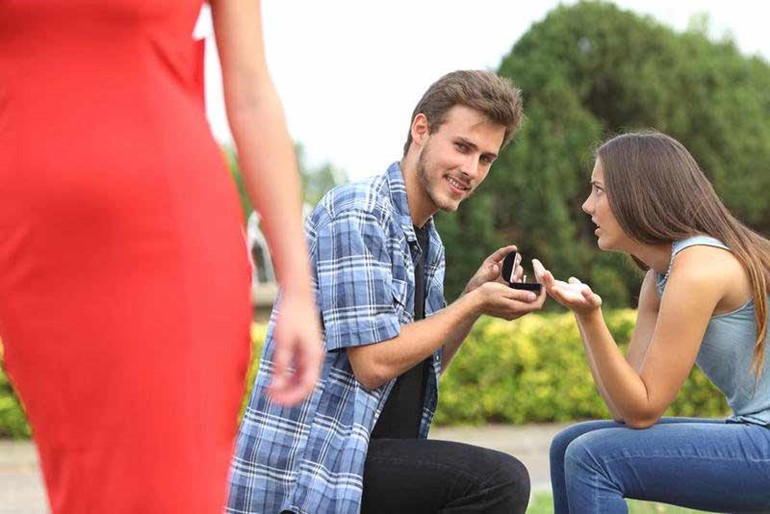 كيف تتعاملين مع زوجك إذا كانت «عينه زايغة»؟