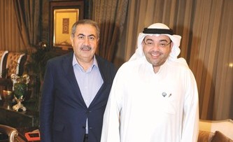 رئيس التحرير الزميل يوسف خالد المرزوق خلال اللقاء مع هوشيار زيباري﻿