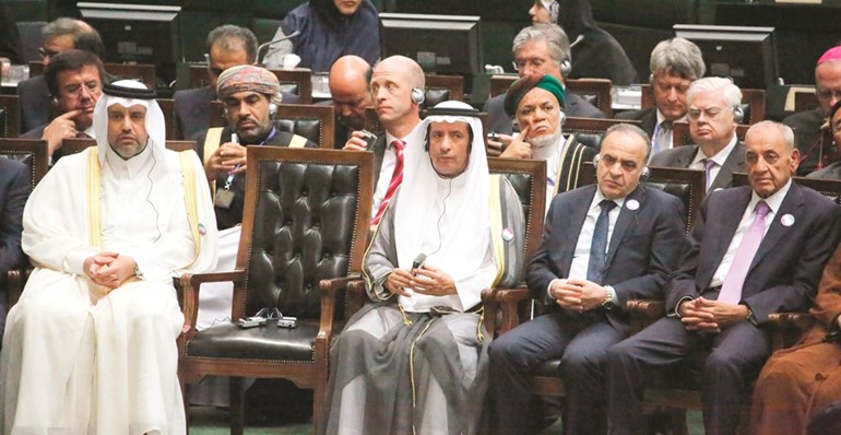 ممثل صاحب السمو الامير الشيخ صباح الأحمد المستشار بالديوان الأميري د.يوسف الابراهيم خلال حضوره مراسم اداء اليمين الدستورية﻿