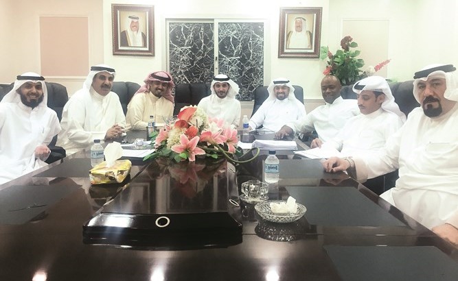 جانب من اجتماع مجلس الإدارة في تعاونية عبدالله المبارك﻿