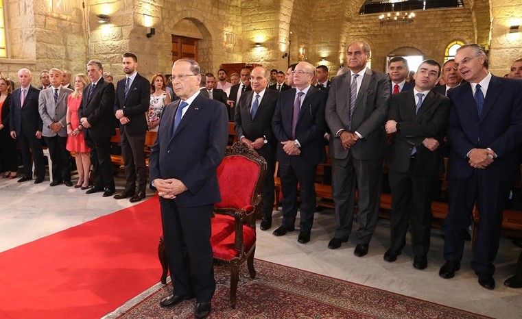 الرئيس العماد ميشال عون خلال مشاركته في قداس كنيسة سيدة التلة في دير القمر في الذكرى السادسة عشرة للمصالحة التاريخية في الجبل(محمود الطويل) ﻿