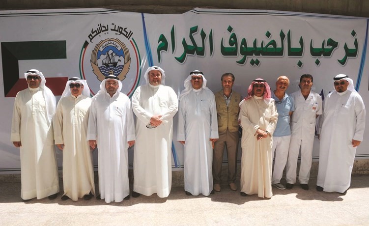 د. عمر الكندري والوفد الإعلامي لدى زيارة مركز الأطراف الصناعية	(هاني الشمري)﻿