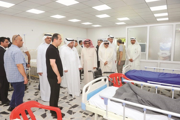 الوفد الإعلامي الكويتي أمام جناح الكويت الطبي بمستشفى الطوارئ في أربيل﻿