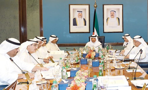 سمو الشيخ جابر المبارك مترئسا اجتماع المجلس الأعلى للبترول أمس