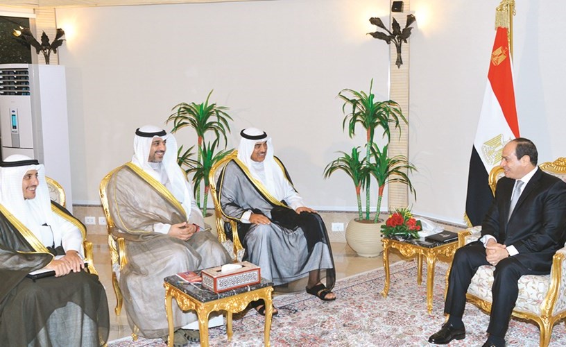 الرئيس عبدالفتاح السيسي خلال استقباله الشيخ صباح الخالد والشيخ محمد العبدالله والشيخ د.احمد ناصر المحمد﻿