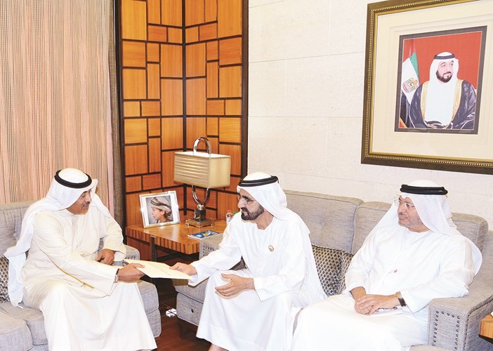 الشيخ صباح الخالد يسلم رسالة صاحب السمو الى صاحب السمو الشيخ خليفة بن زايد آل نهيان ويتسلمها عن سموه صاحب السمو الشيخ محمد بن راشد بحضور وزير الدولة للشؤون الخارجية د. آنور قرقاش﻿