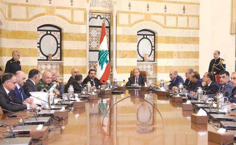 الرئيس العماد ميشال عون مترئسا جلسة المجلس الاعلى للدفاع بحضور رئيس الحكومة سعد الحريري	(محمود الطويل) ﻿