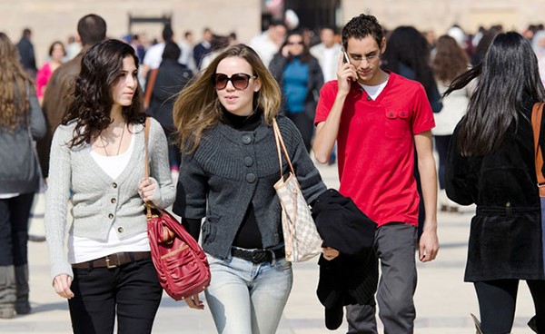 تحكم الآباء في رغبات الأبناء الدراسية يجبرهم على التمرد